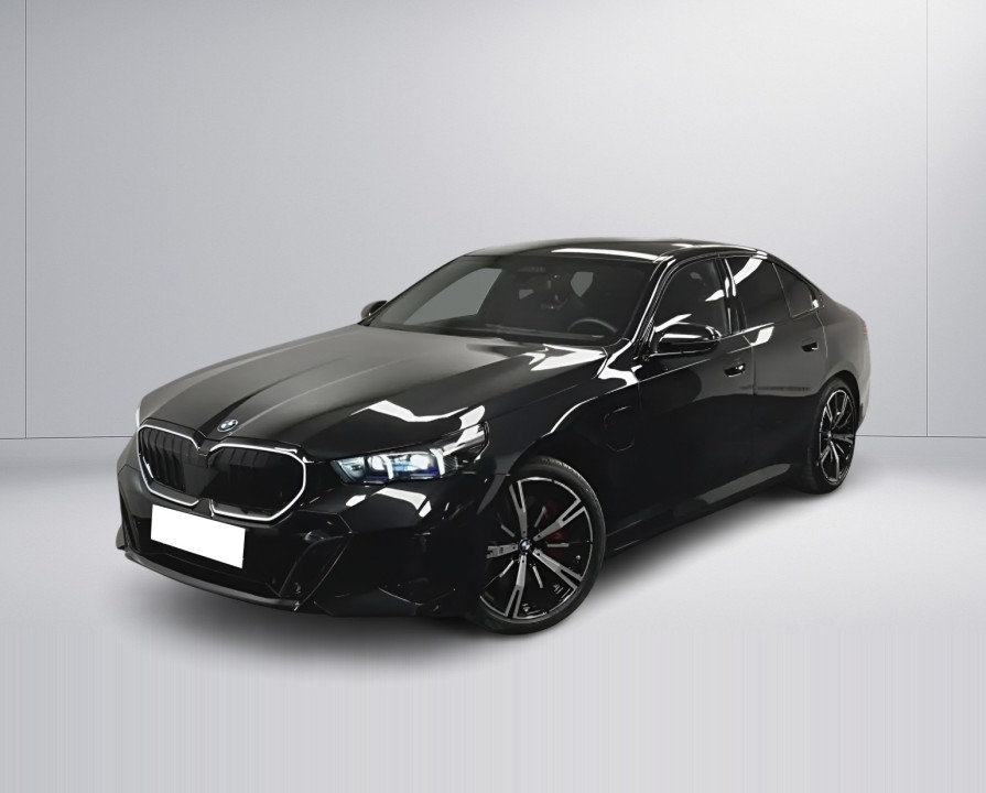 BMW Seria 5 550e xDrive M-Sport (2)