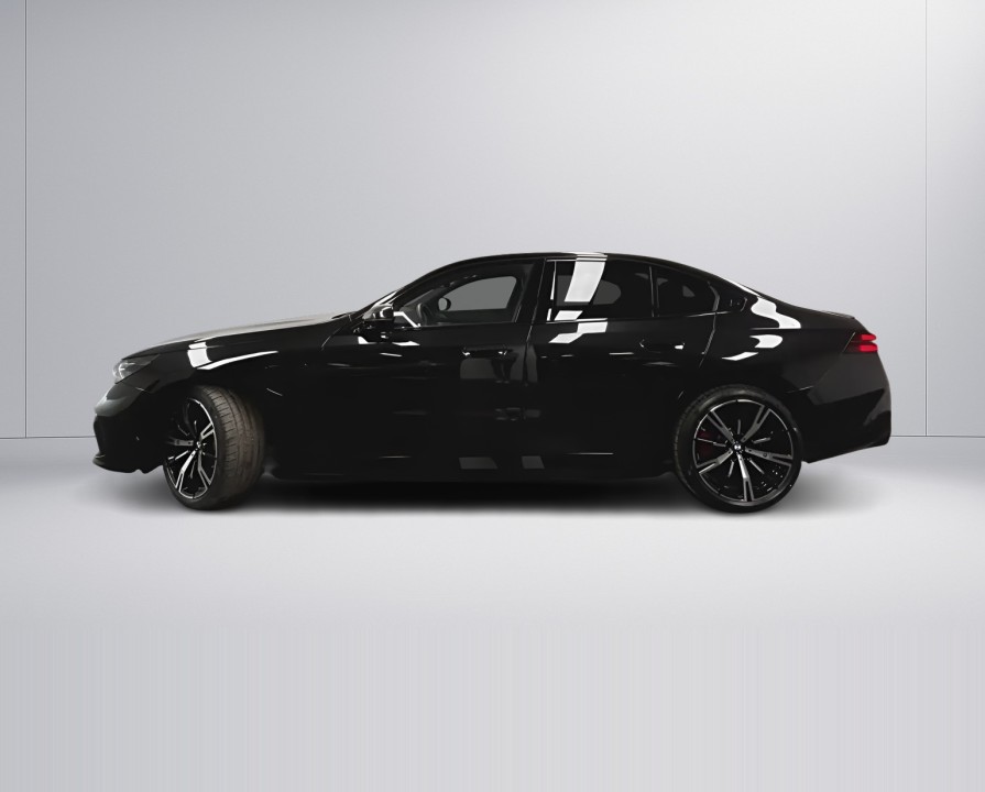 BMW Seria 5 550e xDrive M-Sport (3)