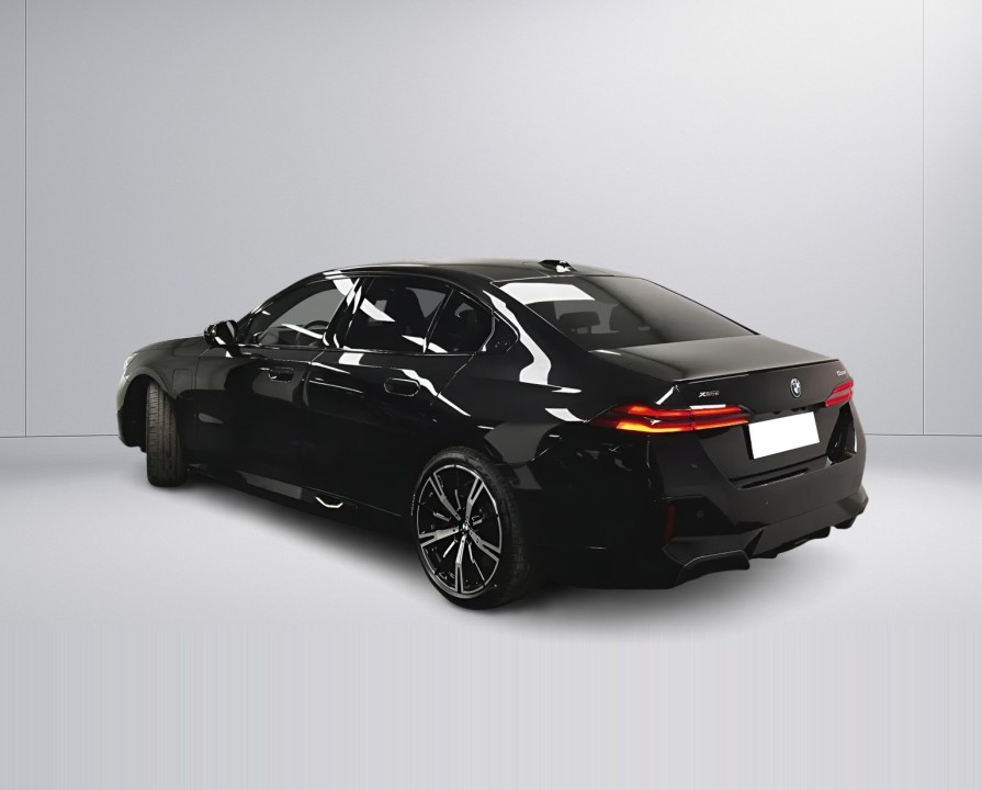 BMW Seria 5 550e xDrive M-Sport (4)