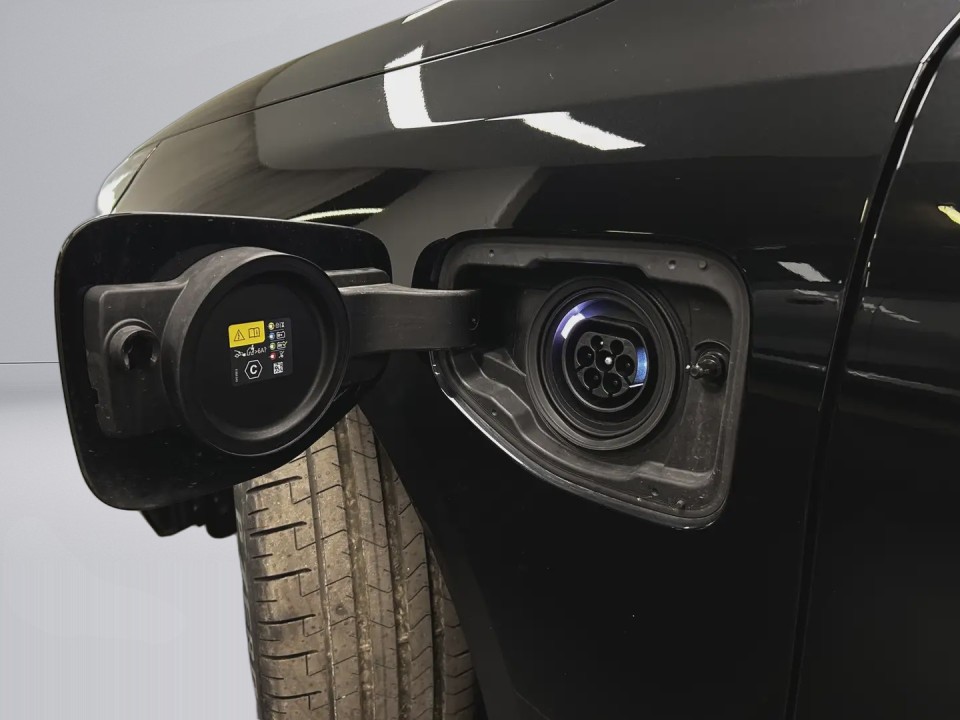 BMW Seria 5 550e xDrive M-Sport - foto 13