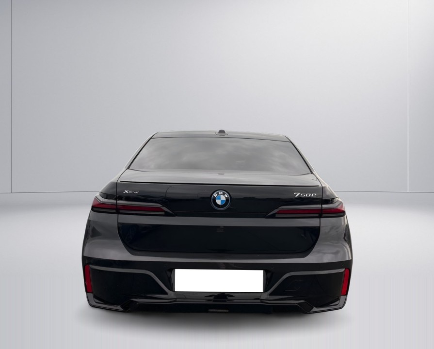 BMW Seria 7 750e xDrive (4)