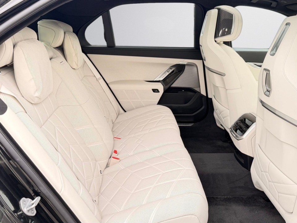 BMW Seria 7 750e xDrive - foto 11