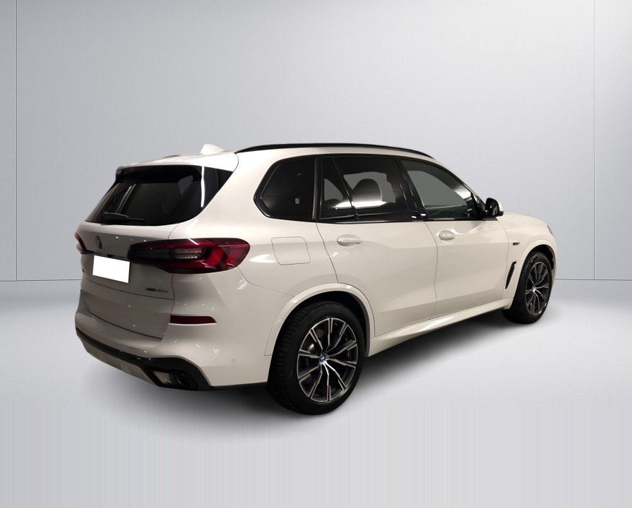 BMW X5 xDrive45e M-Sport (2)