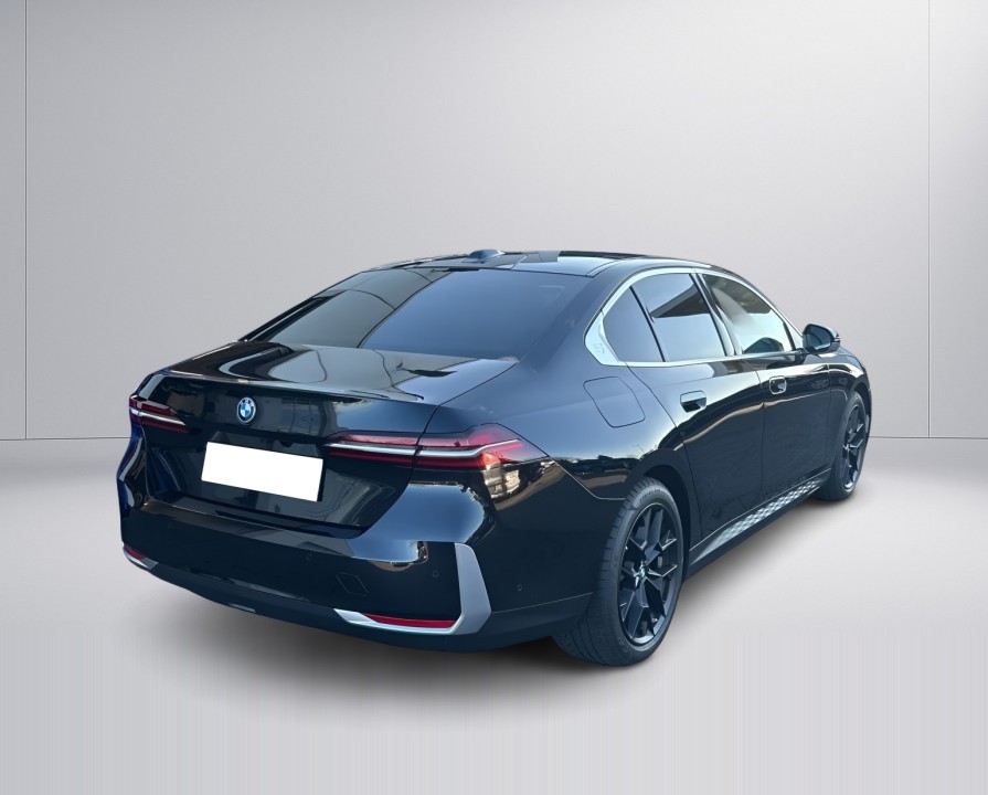 BMW Seria 5 550e xDrive (4)