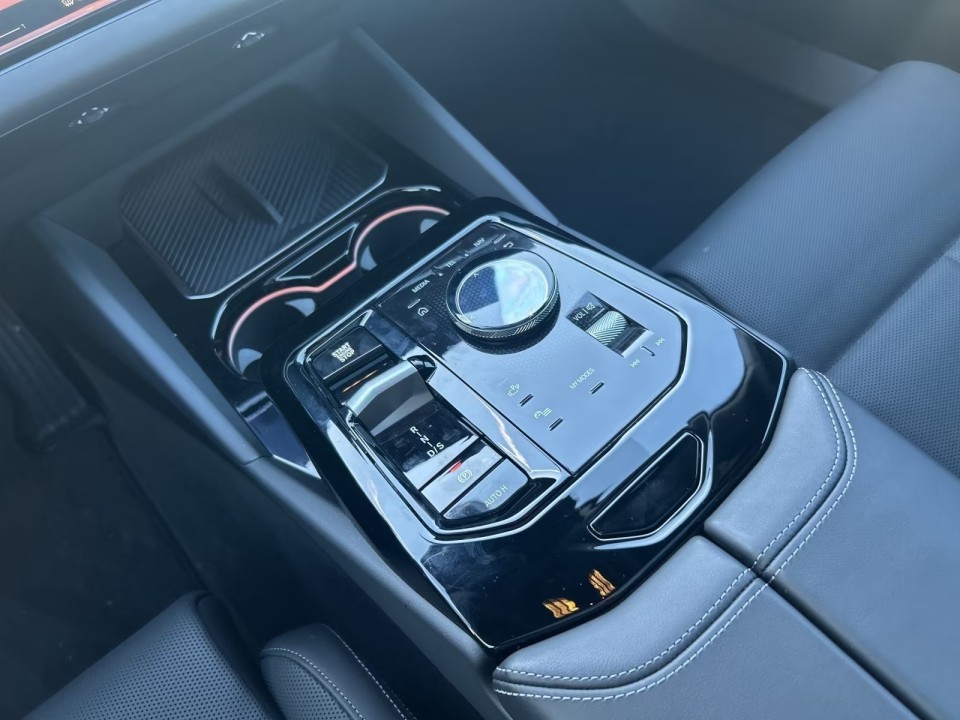 BMW Seria 5 550e xDrive - foto 10