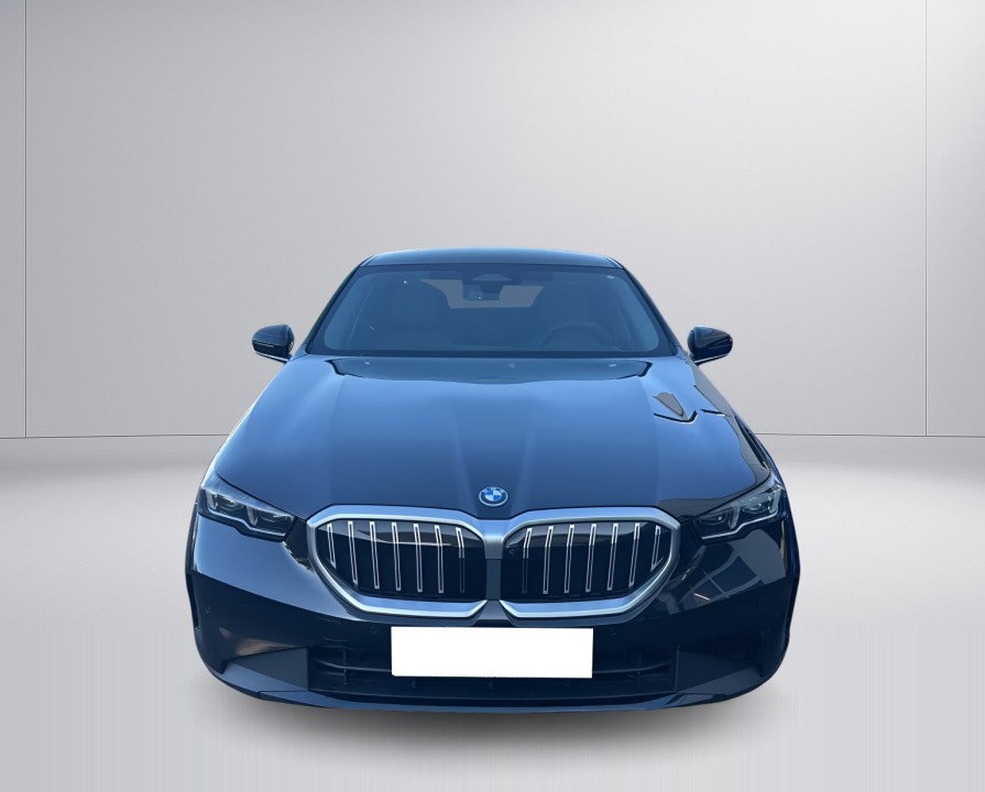 BMW Seria 5 550e xDrive (2)