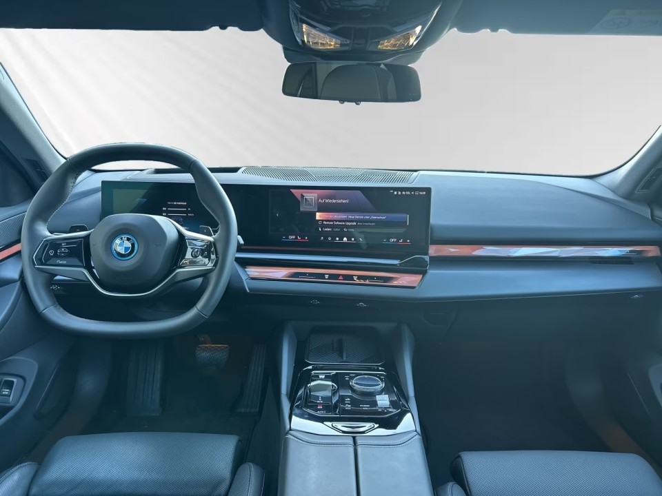 BMW Seria 5 550e xDrive - foto 8