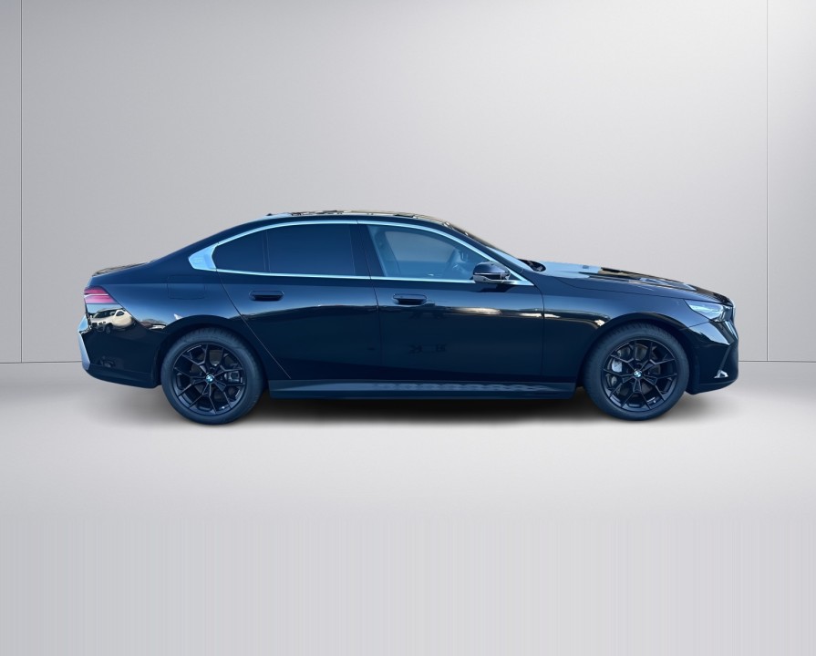 BMW Seria 5 550e xDrive (3)