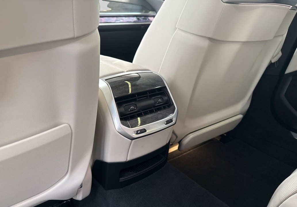 BMW Seria 7 750e xDrive - foto 10