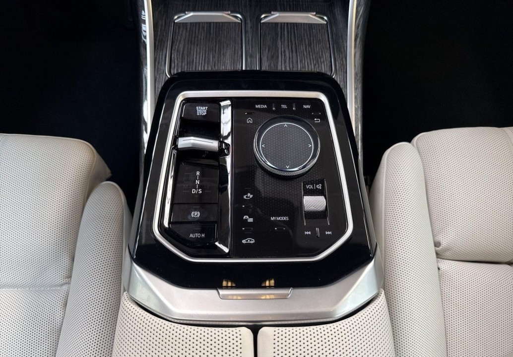 BMW Seria 7 750e xDrive - foto 11