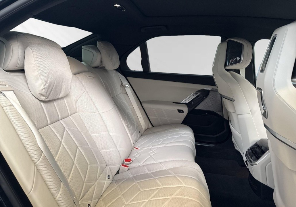 BMW Seria 7 750e xDrive (5)