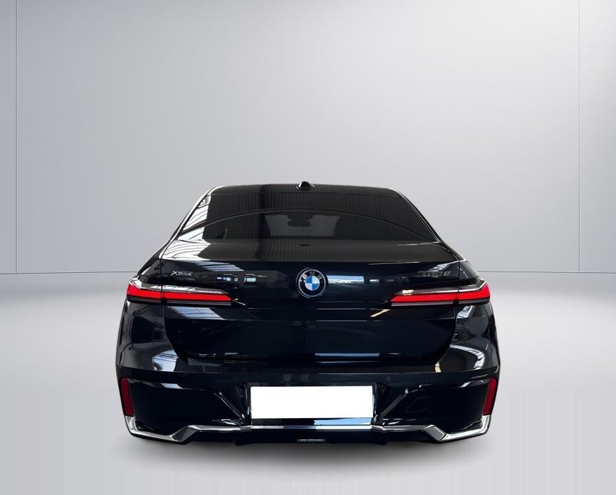 BMW Seria 7 750e xDrive (2)