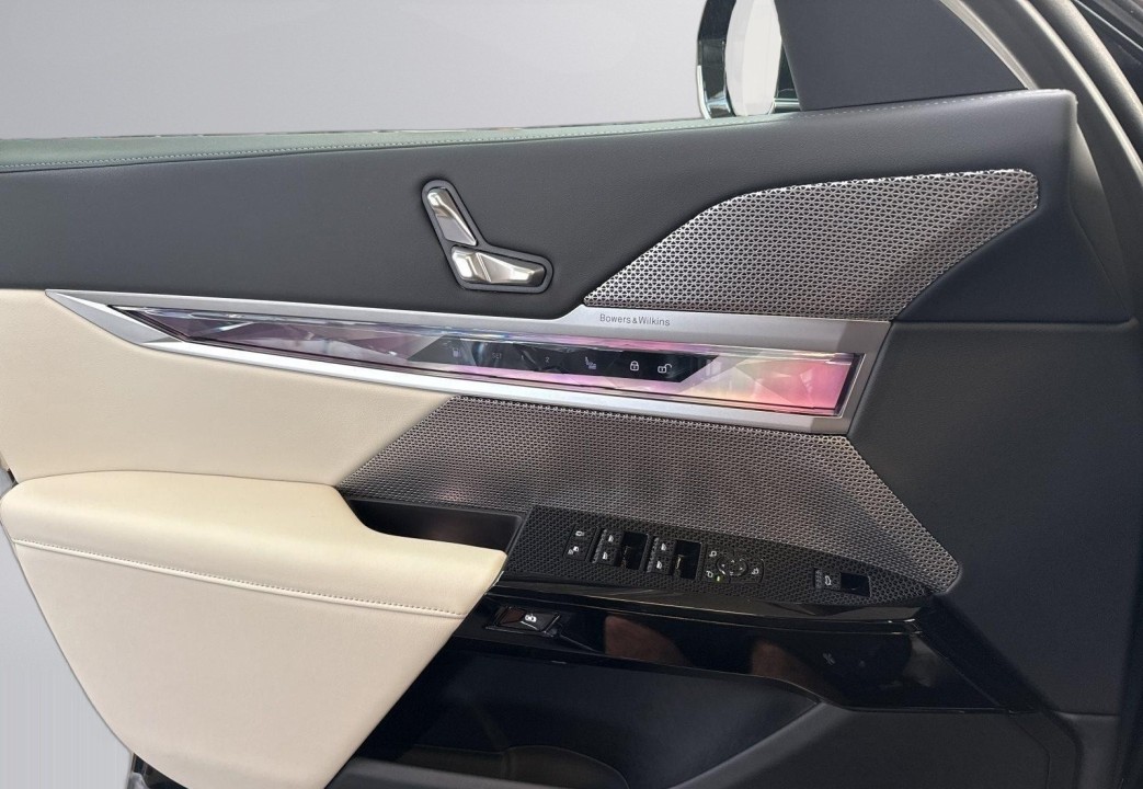BMW Seria 7 750e xDrive - foto 16
