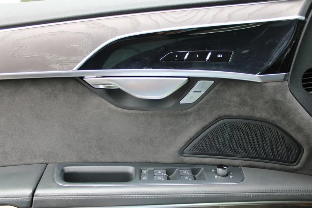Audi A8 L 60TFSI quattro tiptronic - foto 33