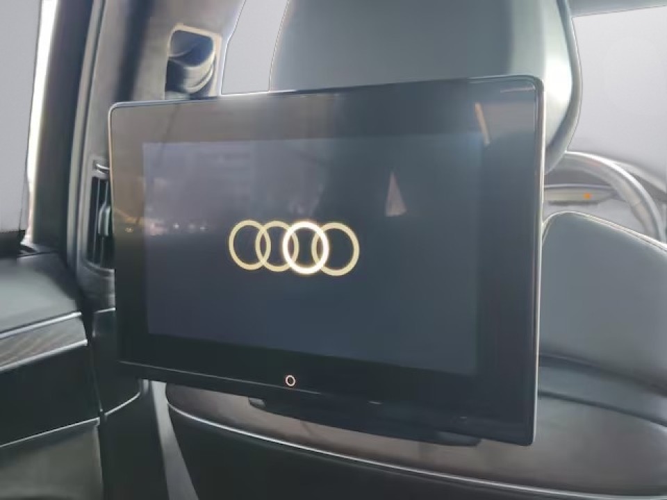 Audi A8 L 60 TFSIe quattro - foto 18