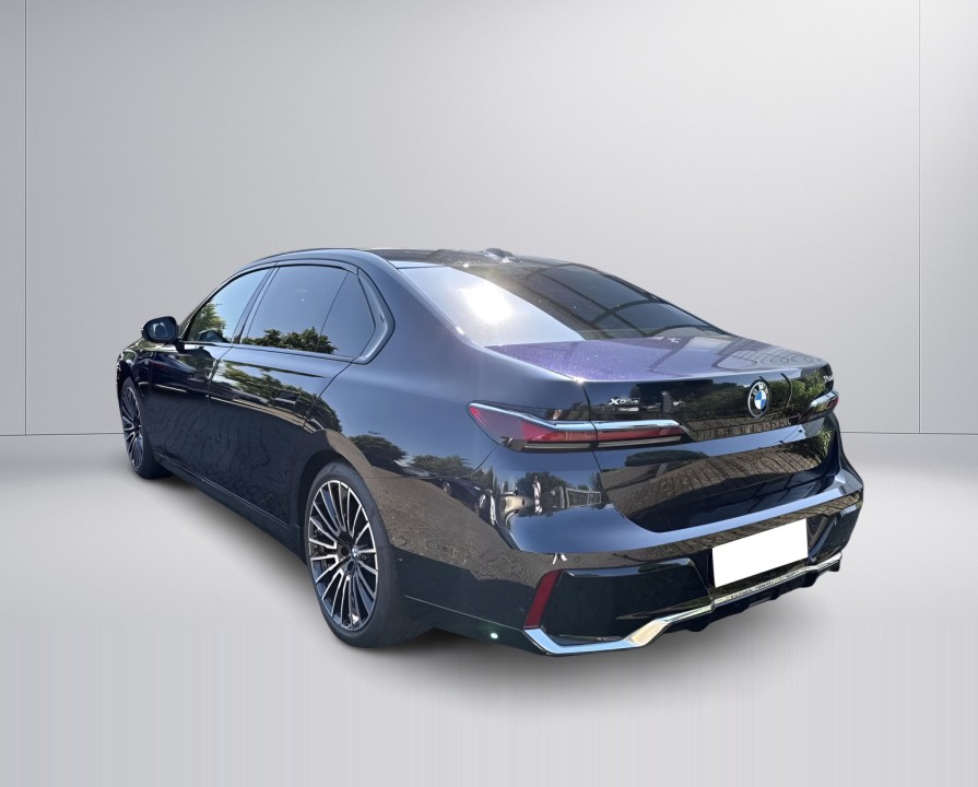 BMW Seria 7 750e xDrive (3)