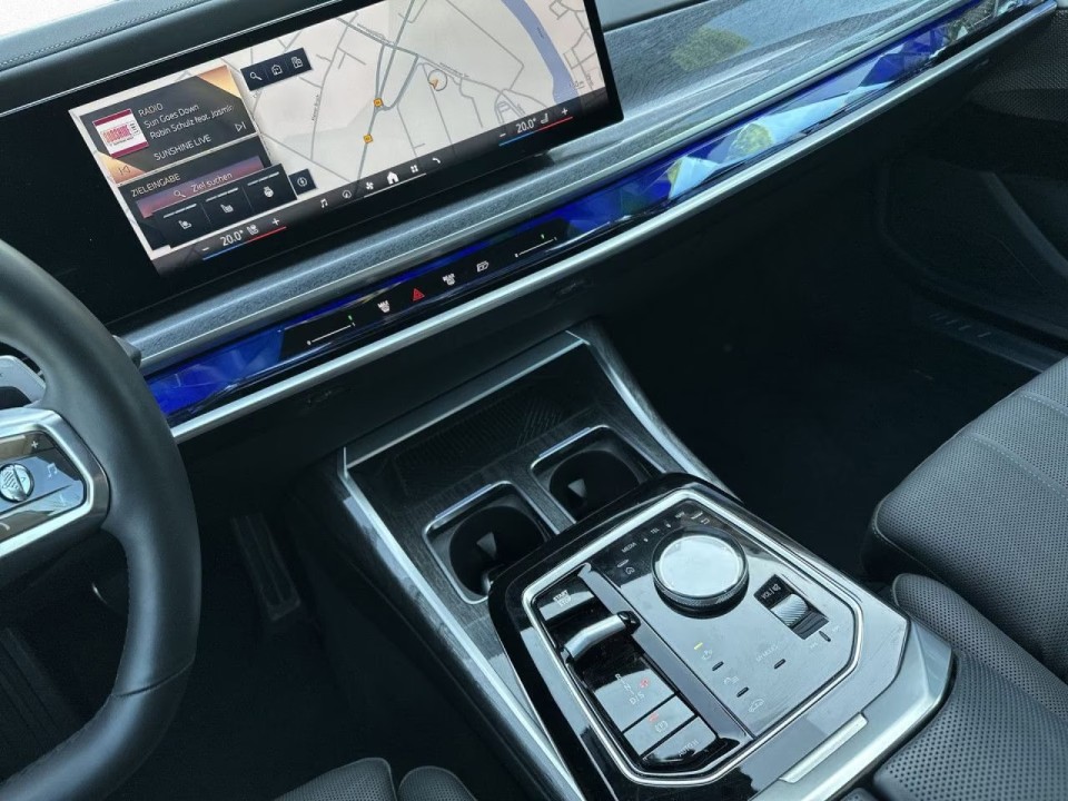 BMW Seria 7 750e xDrive - foto 11