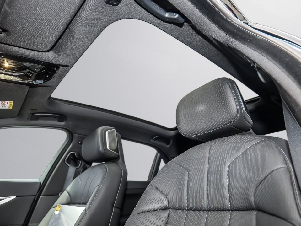 BMW Seria 7 750e xDrive - foto 15