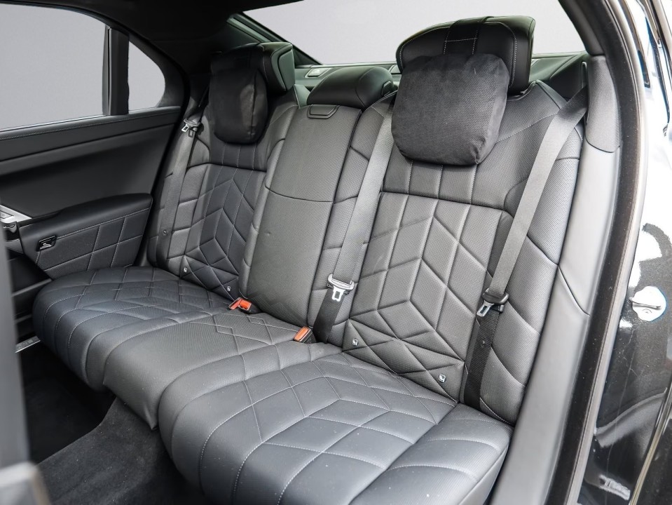 BMW Seria 7 750e xDrive - foto 16