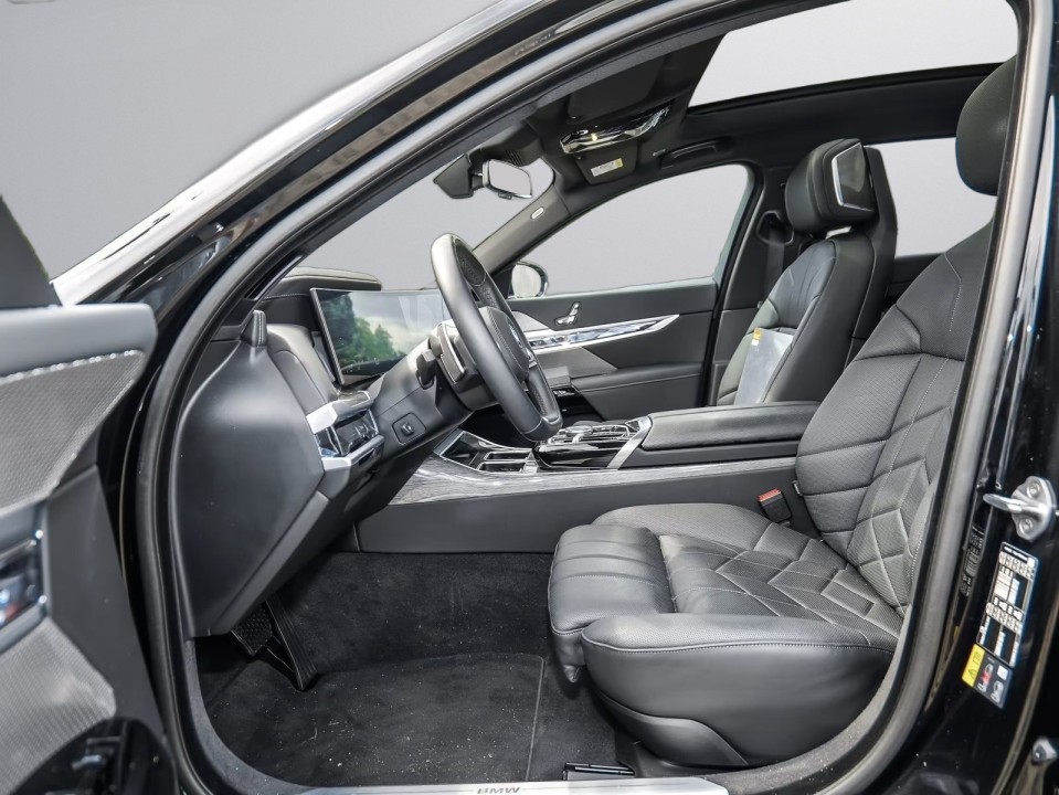 BMW Seria 7 750e xDrive - foto 13