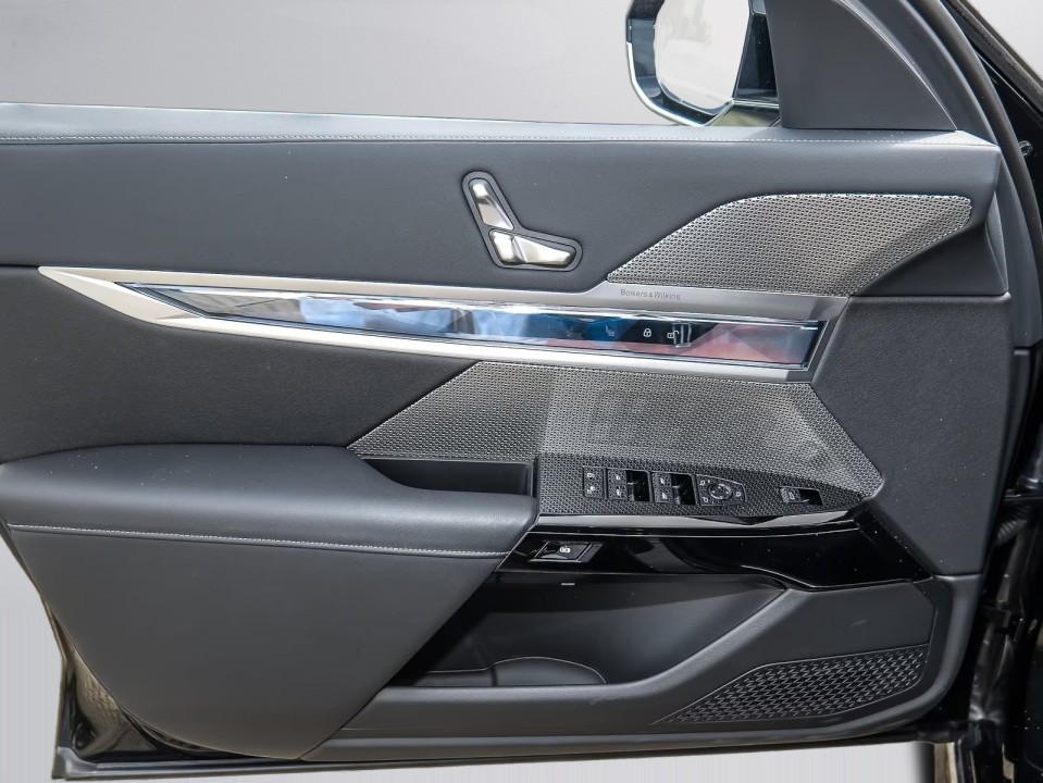 BMW Seria 7 750e xDrive - foto 17