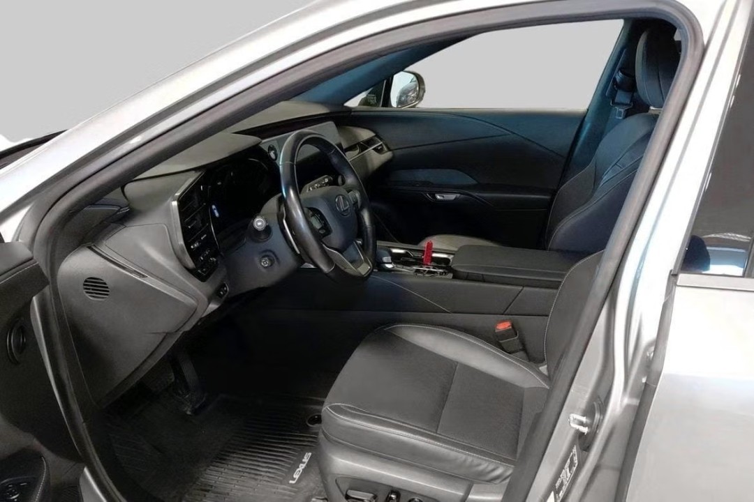 Lexus Seria RX 450h+ - foto 6