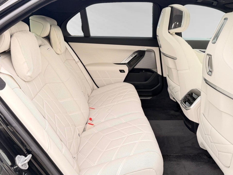 BMW Seria 7 750e xDrive - foto 11