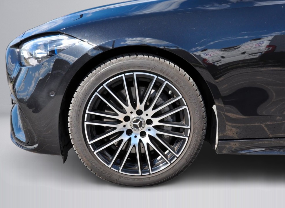 Mercedes-Benz C 300 4MATIC AMG - foto 13