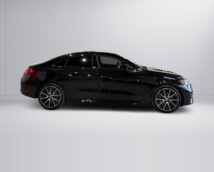 Mercedes-Benz CLA 200 AMG (2)