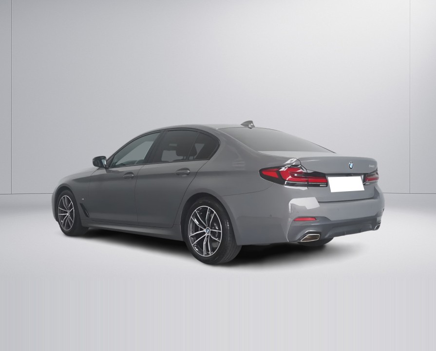 BMW Seria 5 540i M-Sport (3)