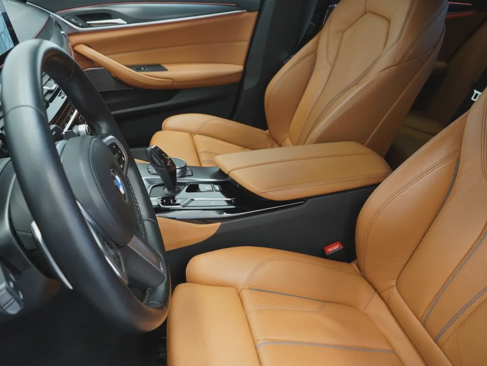 BMW Seria 5 540i M-Sport (5)