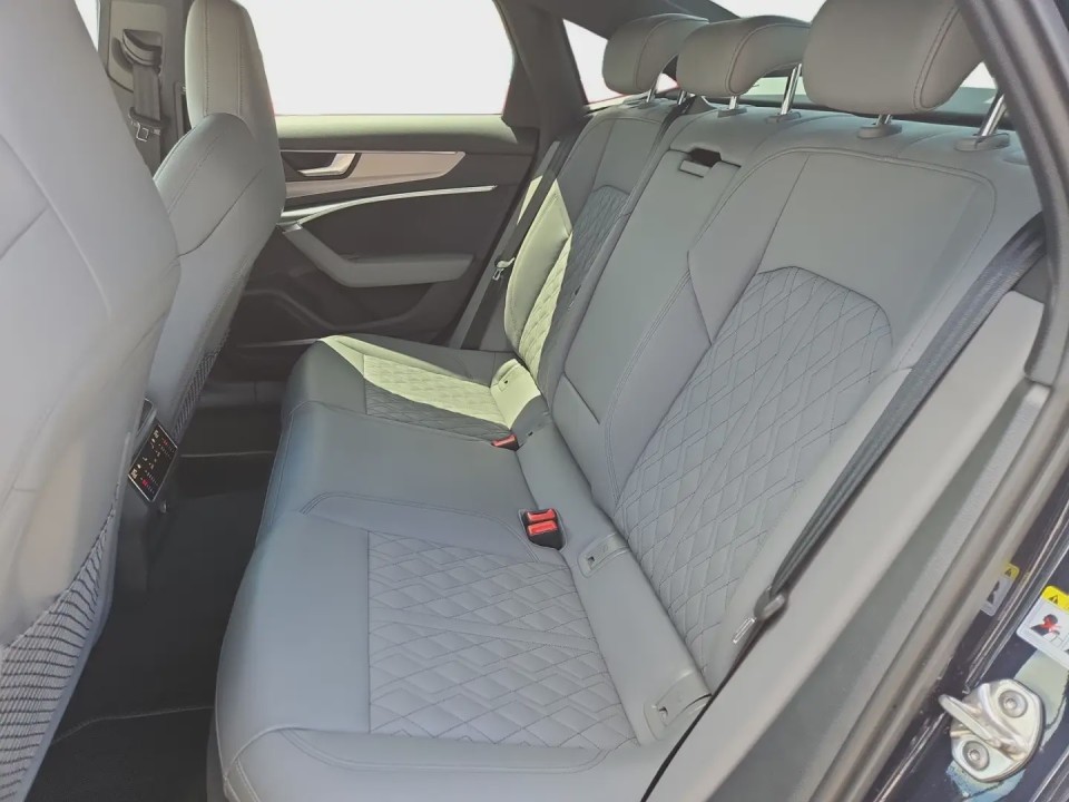 Audi S6 - foto 7