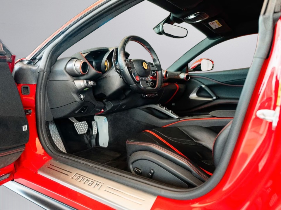 Ferrari 812 Superfast - foto 14