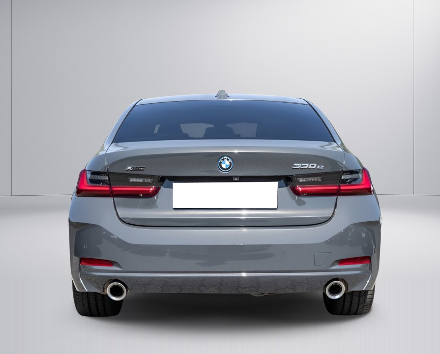 BMW Seria 3 330e xDrive (3)