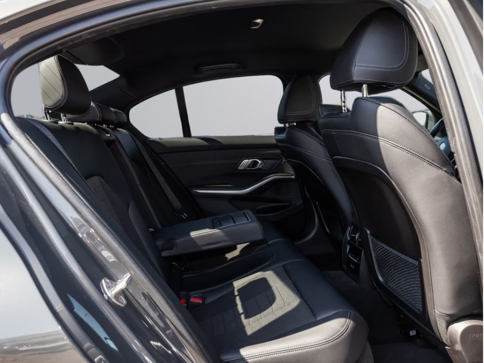 BMW Seria 3 330e xDrive - foto 22