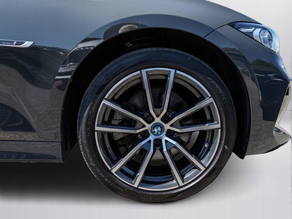 BMW Seria 3 330e xDrive - foto 27