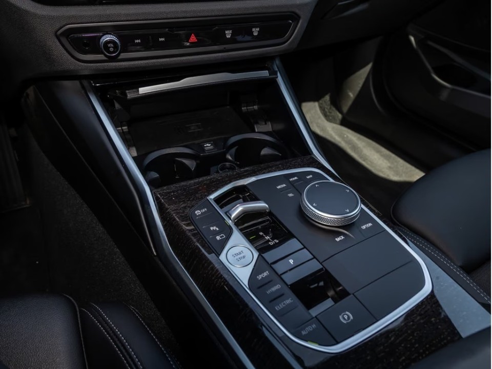 BMW Seria 3 330e xDrive - foto 15