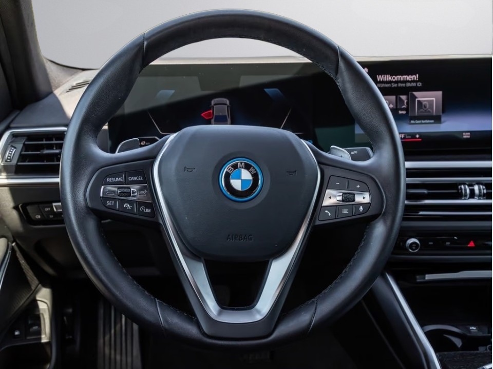 BMW Seria 3 330e xDrive - foto 7