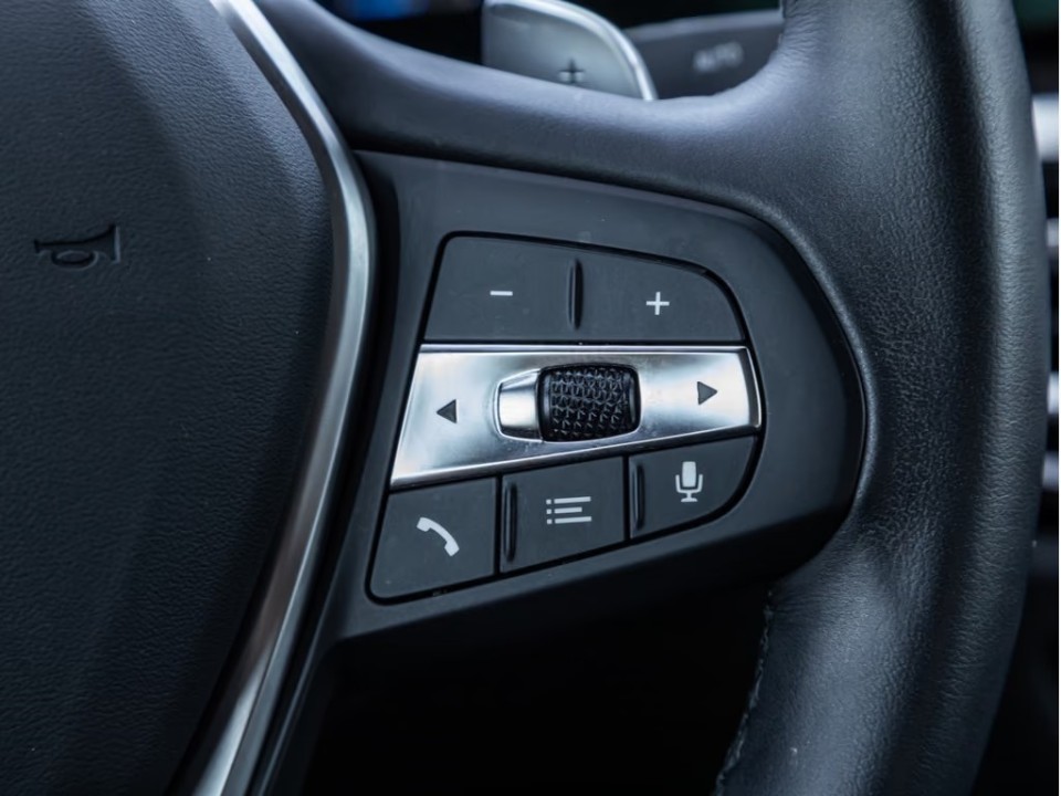 BMW Seria 3 330e xDrive - foto 11