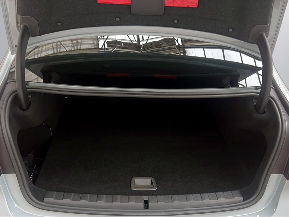 BMW Seria 3 330e xDrive M-Sport - foto 15