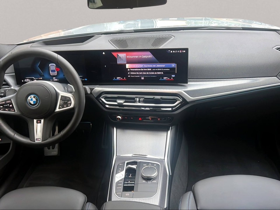 BMW Seria 3 330e xDrive M-Sport - foto 11