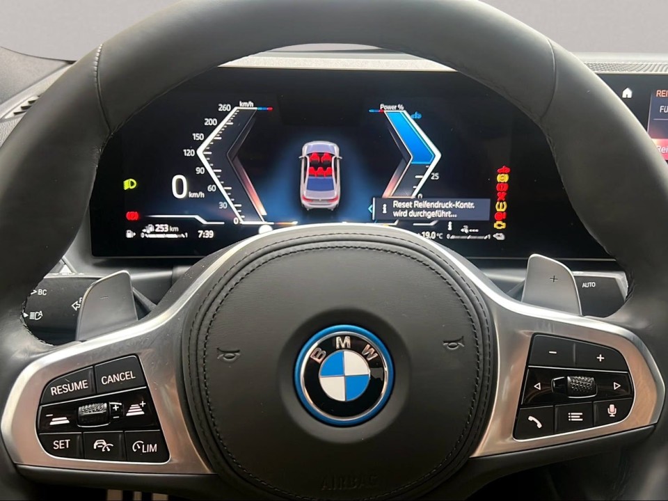 BMW Seria 3 330e xDrive M-Sport - foto 12
