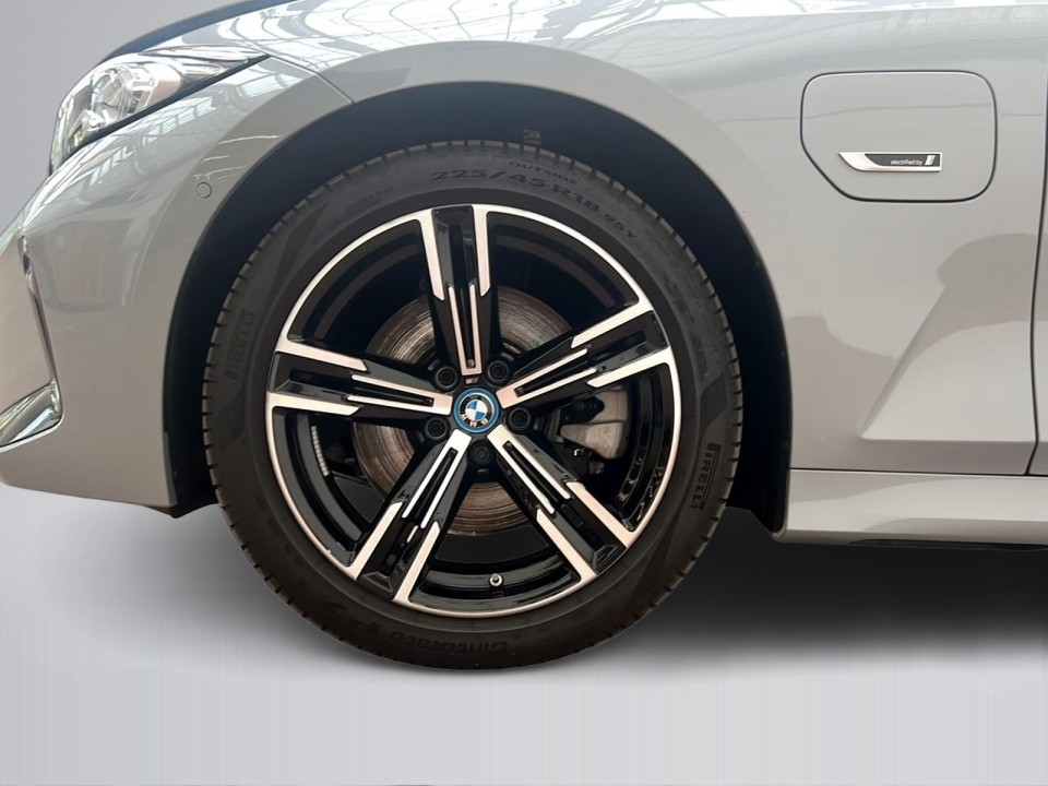 BMW Seria 3 330e xDrive M-Sport - foto 16
