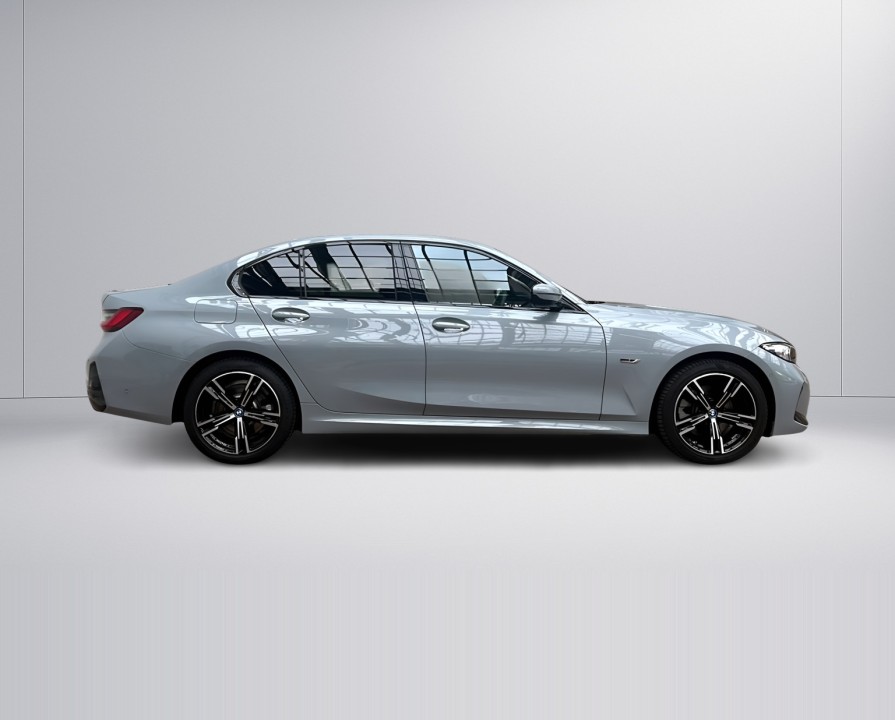 BMW Seria 3 330e xDrive M-Sport (2)