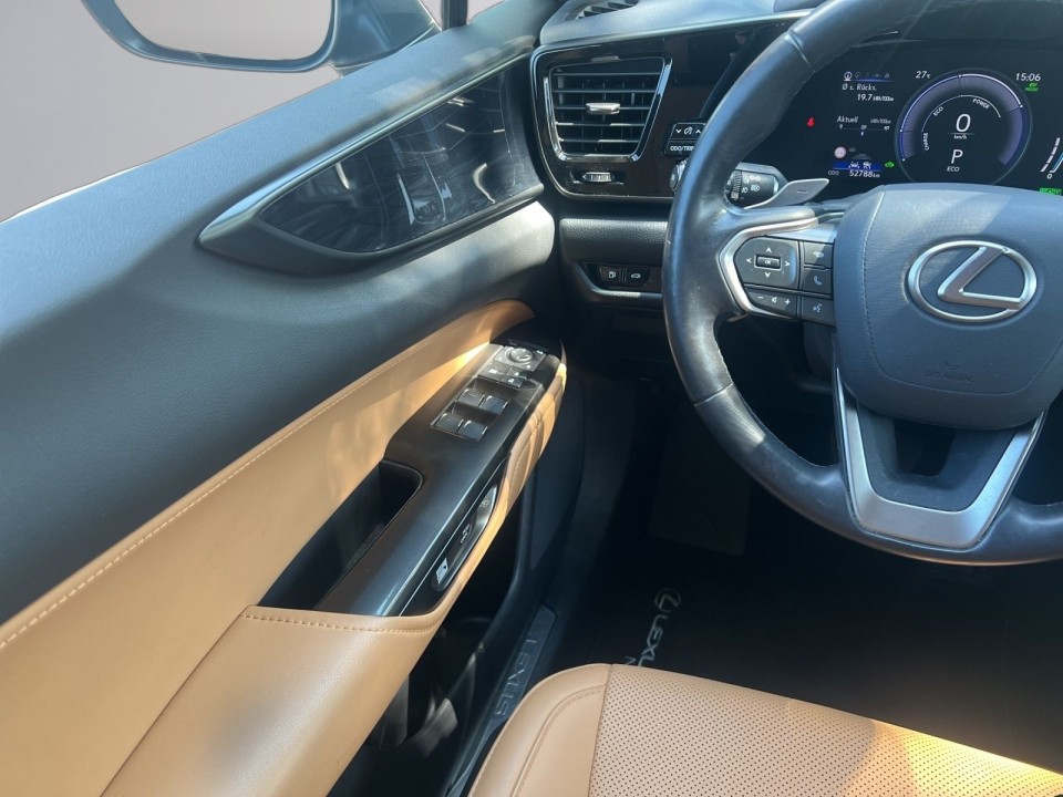Lexus Seria NX 450h+ - foto 15