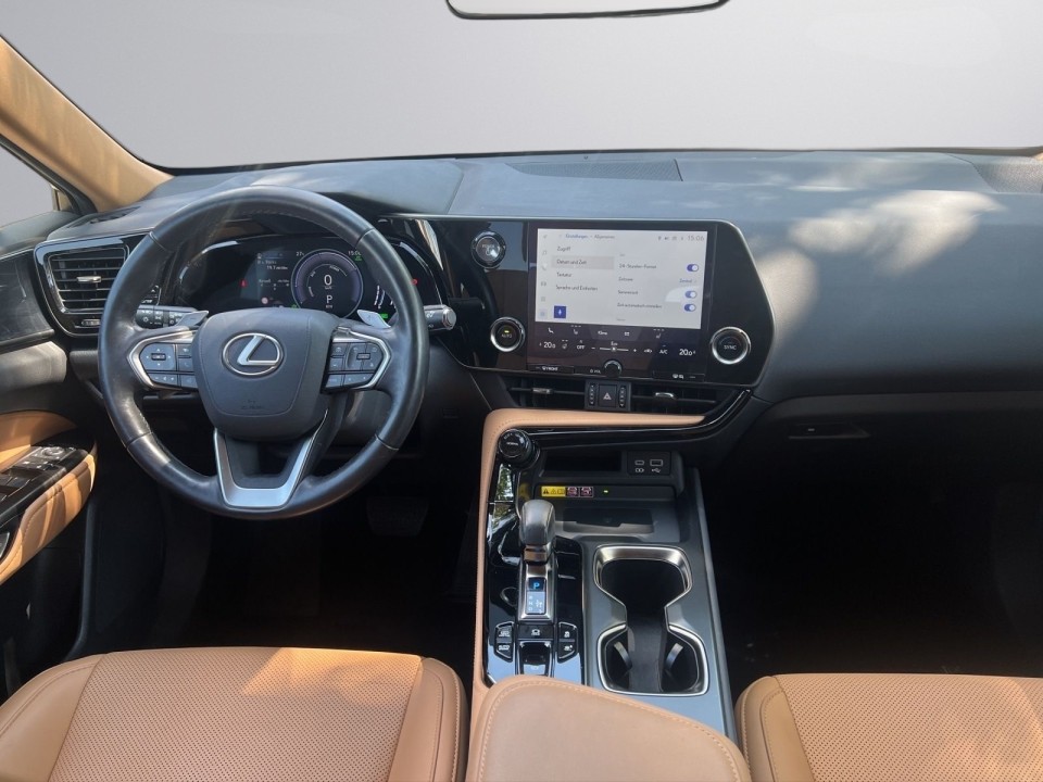 Lexus Seria NX 450h+ - foto 13