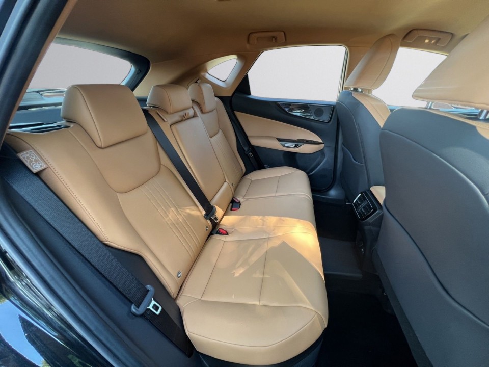 Lexus Seria NX 450h+ - foto 11