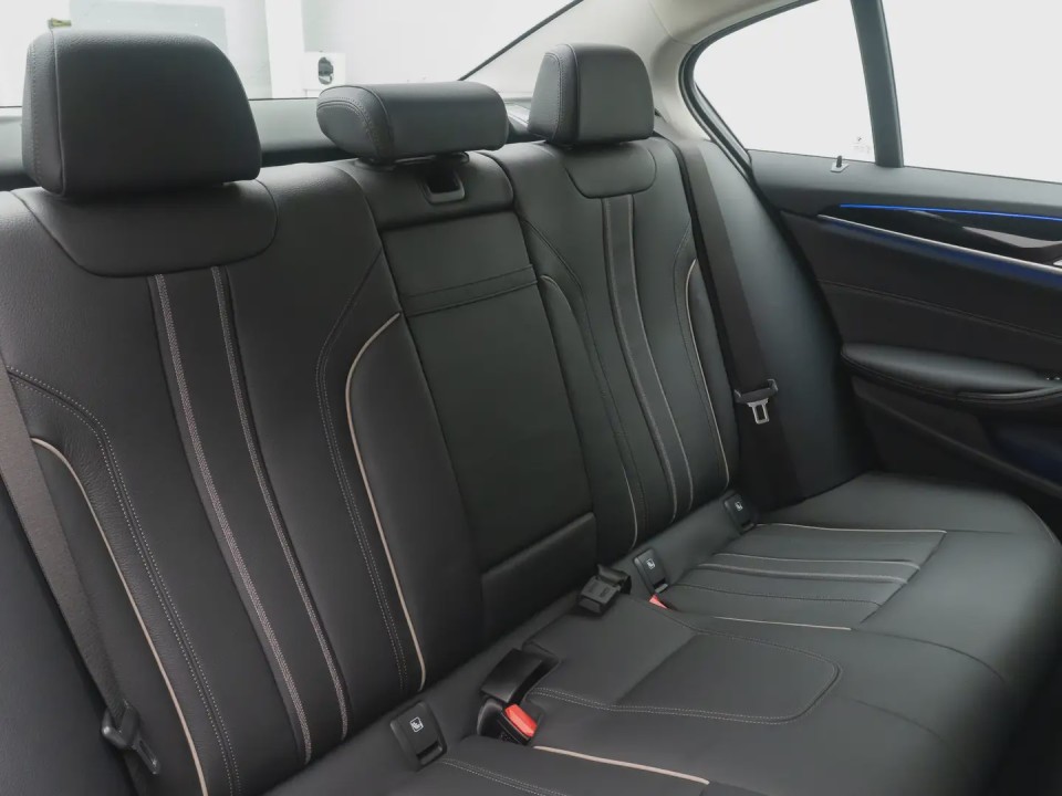 BMW Seria 5 530 M-Sport - foto 16