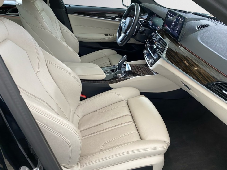 BMW Seria 5 530d xDrive M-Sport - foto 9