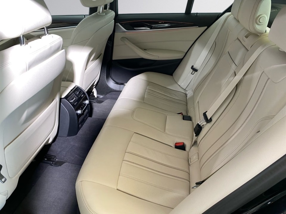 BMW Seria 5 530d xDrive M-Sport - foto 13